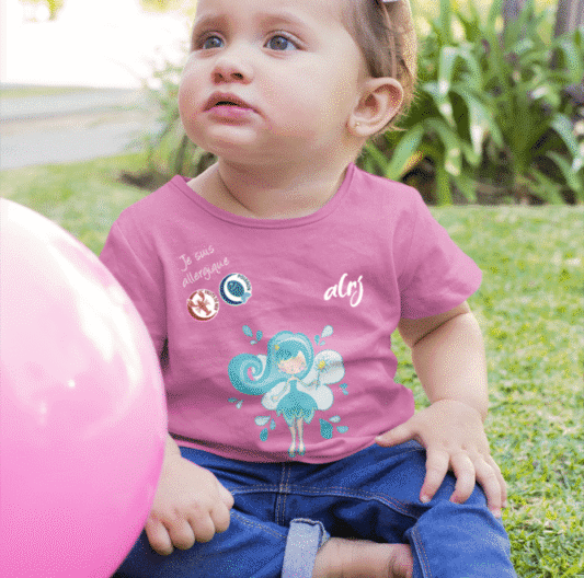 fillette en t-shirt alrj allergies alimentaires motif fée bleue fillette en t-shirt alrj allergies alimentaires motif fée bleue